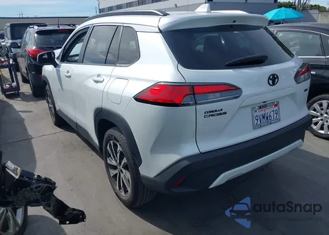 2022 Toyota Corolla Cross Xle z USA, uszkodzony, nr VIN 7MUDAAAG2NV020731